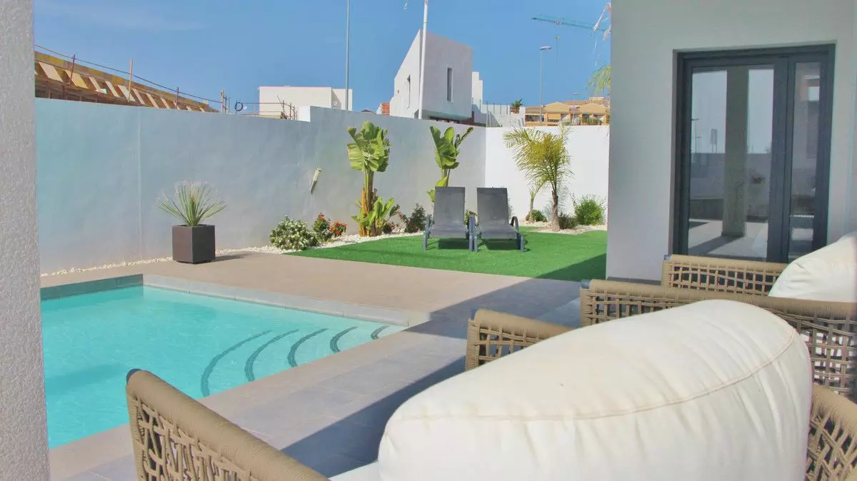 Villa Of 120 M² In Benijofar