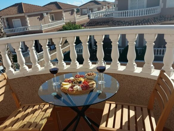 4-bedroom Villa In Torrevieja, Spain (105 M²)