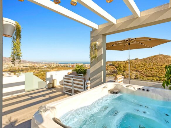 Apartment Of 83 M² With Sea Views In Mijas, Spain