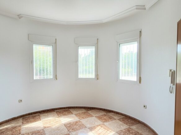 4-bedroom Villa In Torrevieja, Spain (105 M²)