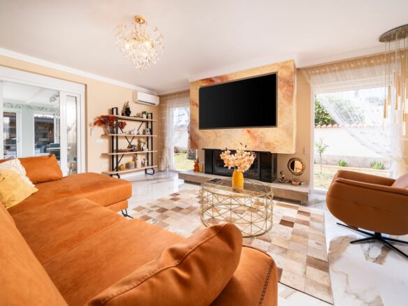 4-bedroom Villa In Torrevieja, Spain (201 M²)