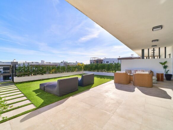 Apartment Of 92 M² In Estepona, Spain