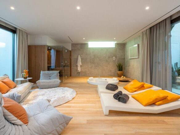 Villa Of 400 M² In Fuengirola, Spain