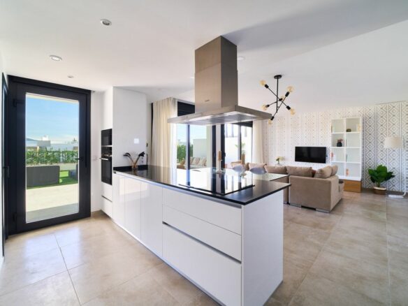Apartment Of 92 M² In Estepona, Spain