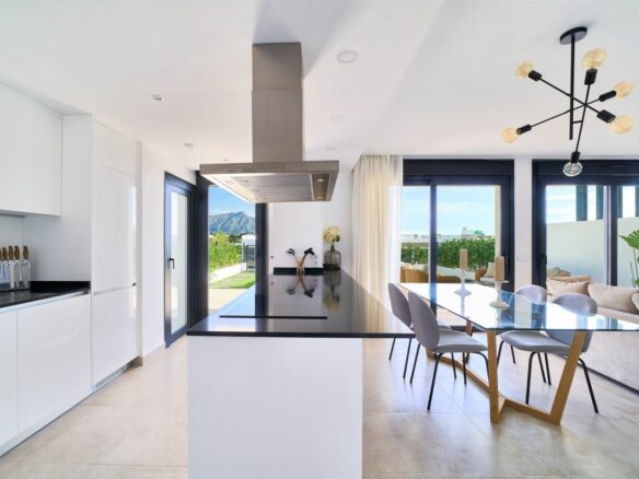 Apartment Of 92 M² In Estepona, Spain