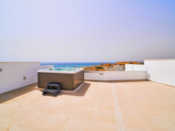 Apartment Of 84 M² With Sea View In Fuengirola, Spain