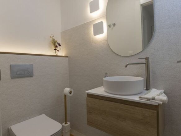 Villa Of 106 M² In Baños Y Mendigo, Spain