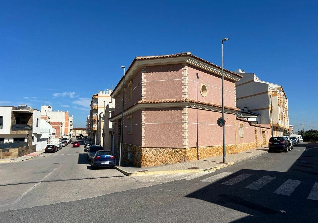 Villa Of 322 M² In Formentera Del Segura