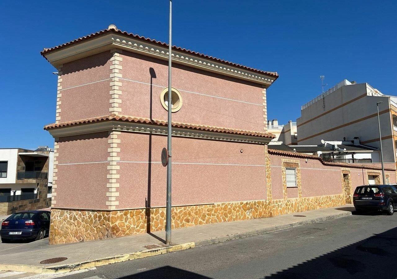 Villa Of 322 M² In Formentera Del Segura