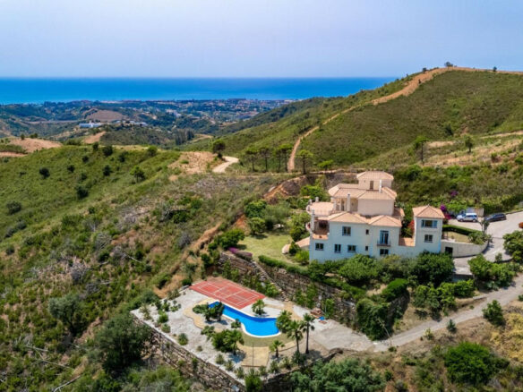 Detached Villa Of 800 M² In Estepona, Spain
