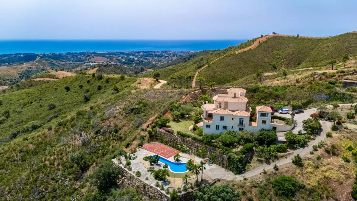 Detached Villa Of 800 M² In Estepona, Spain