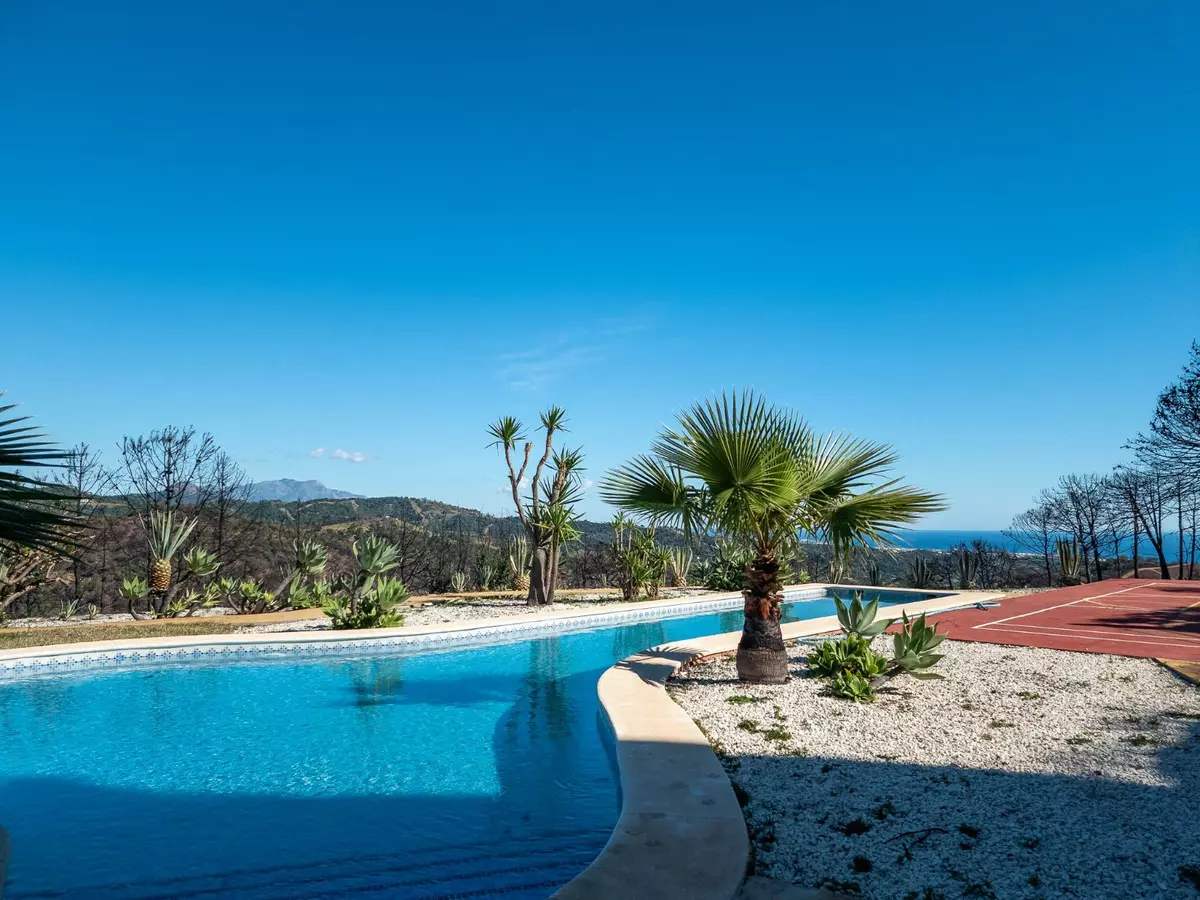 Detached Villa Of 800 M² In Estepona, Spain