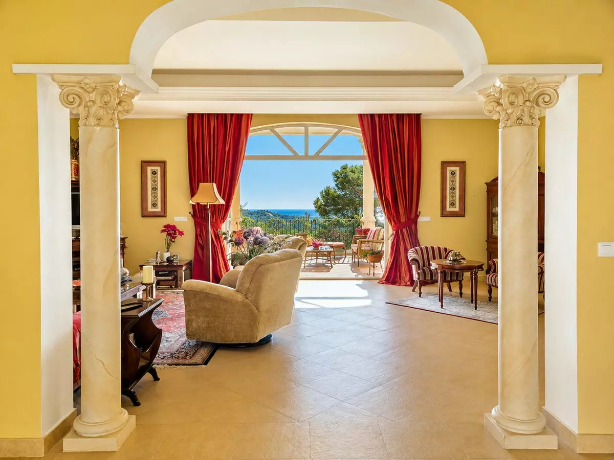 Detached Villa Of 800 M² In Estepona, Spain
