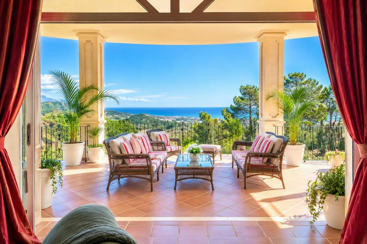 Detached Villa Of 800 M² In Estepona, Spain