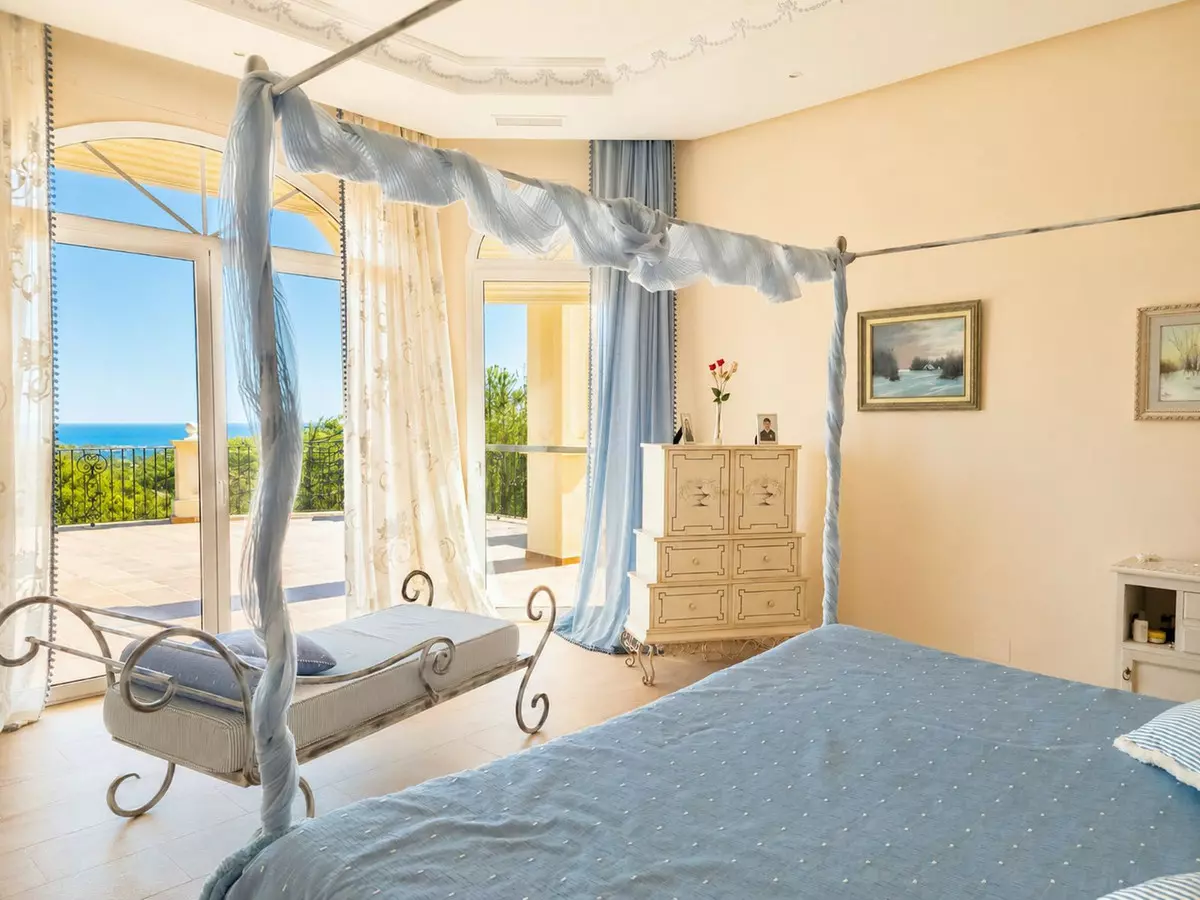 Detached Villa Of 800 M² In Estepona, Spain