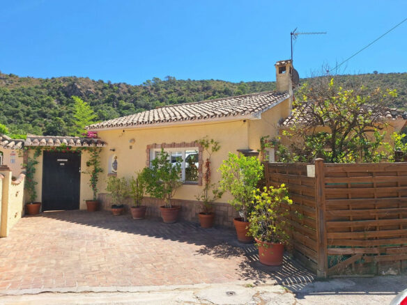House Of 96 M² With Private Pool In Benahavís, Spain