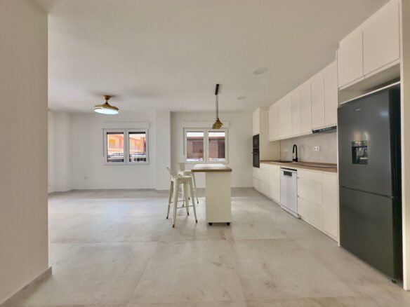 3-bedroom Apartment In Torrevieja, Spain (150 M²)