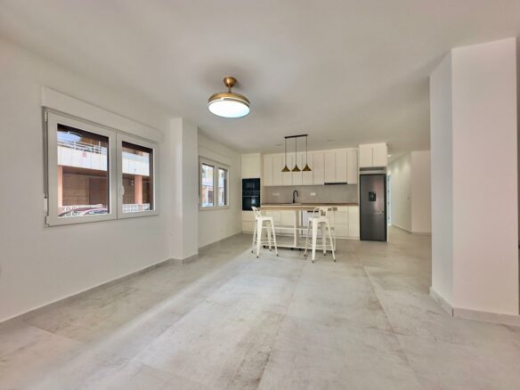 3-bedroom Apartment In Torrevieja, Spain (150 M²)