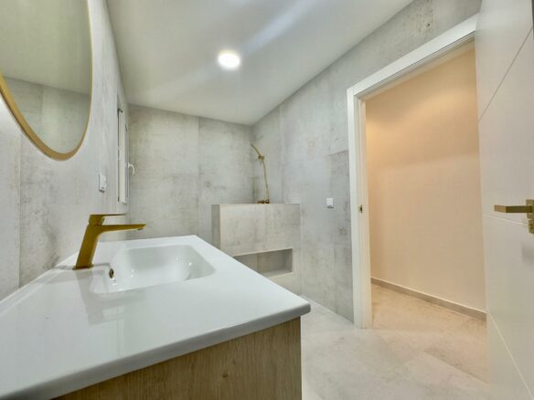 3-bedroom Apartment In Torrevieja, Spain (150 M²)