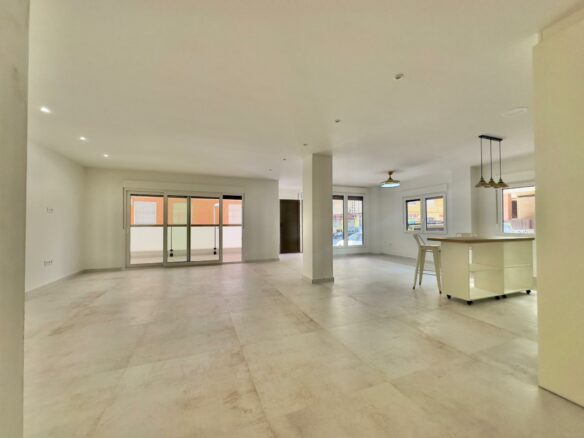 3-bedroom Apartment In Torrevieja, Spain (150 M²)