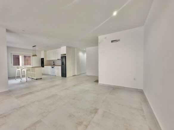 3-bedroom Apartment In Torrevieja, Spain (150 M²)