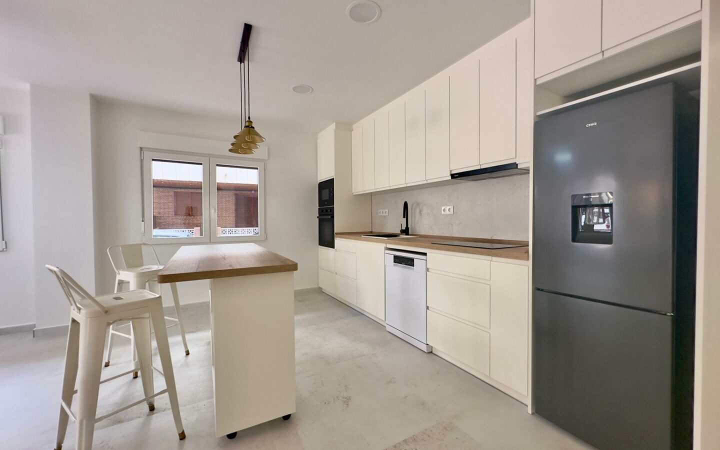 3-bedroom Apartment In Torrevieja, Spain (150 M²)