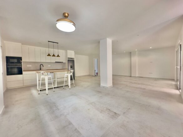 3-bedroom Apartment In Torrevieja, Spain (150 M²)