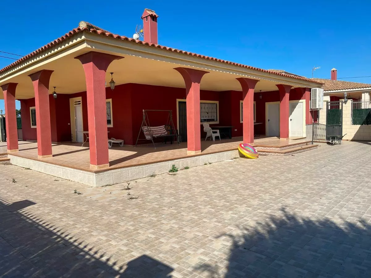 Villa Of 132 M² With [features] In Albatera, Spain