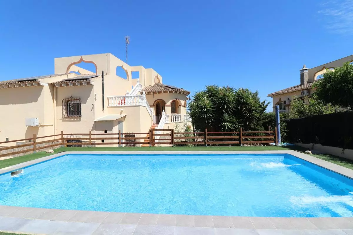 5-bedroom Villa In Algorfa, Spain (122 M²)