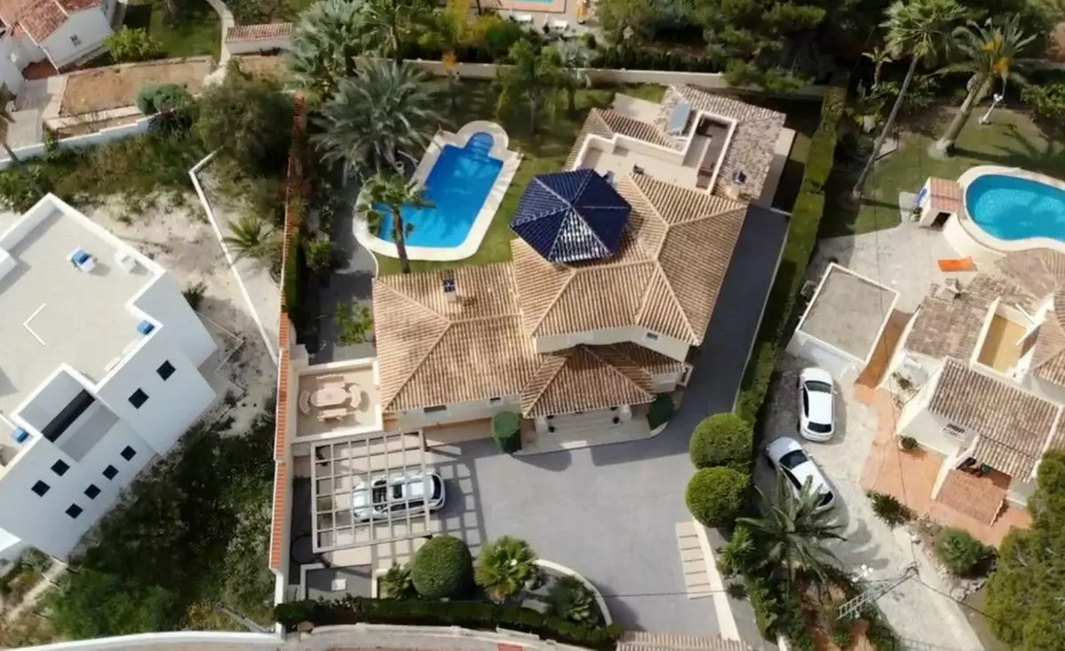 4-bedroom Villa In Alicante, Spain (464 M²)