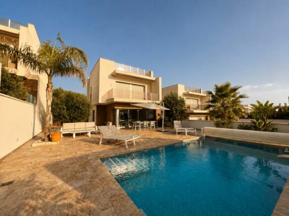 3-bedroom Villa In San Miguel De Salinas, Spain (125 M²)