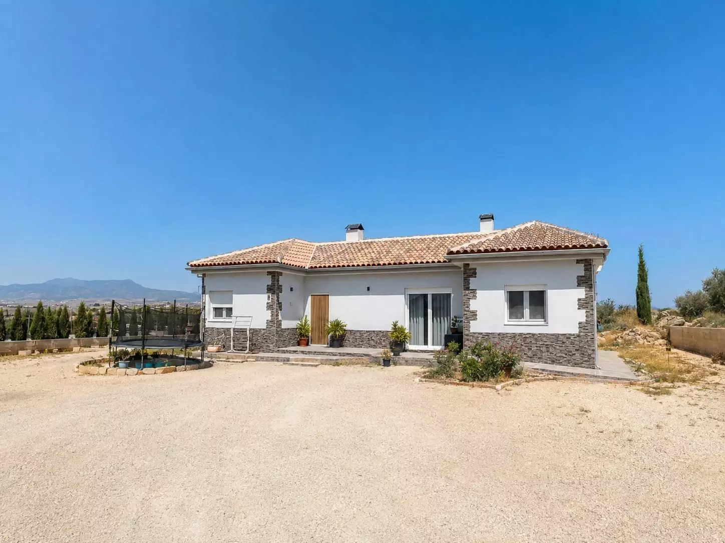 Villa 150 M² In Pinoso, Spain – Mediter Real Estate
