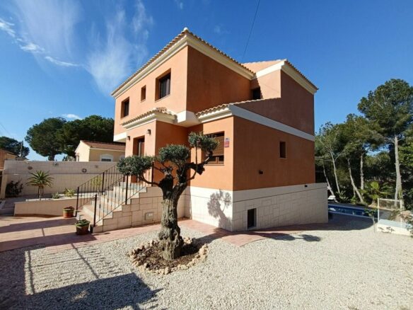 5-bedroom Villa In Pilar De La Horadada, Spain (256 M²)
