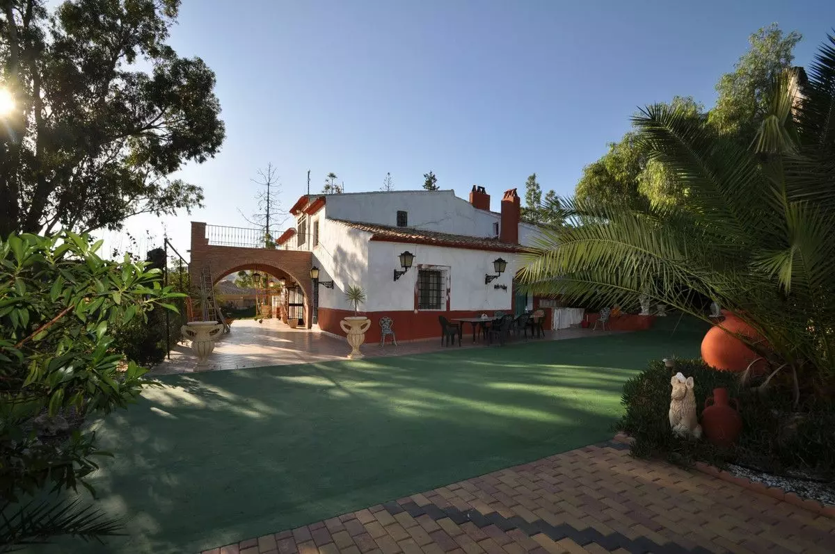 6-bedroom Villa In Fortuna, Spain (700 M²)