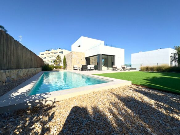 3-bedroom Villa In Orihuela, Spain (282 M²)