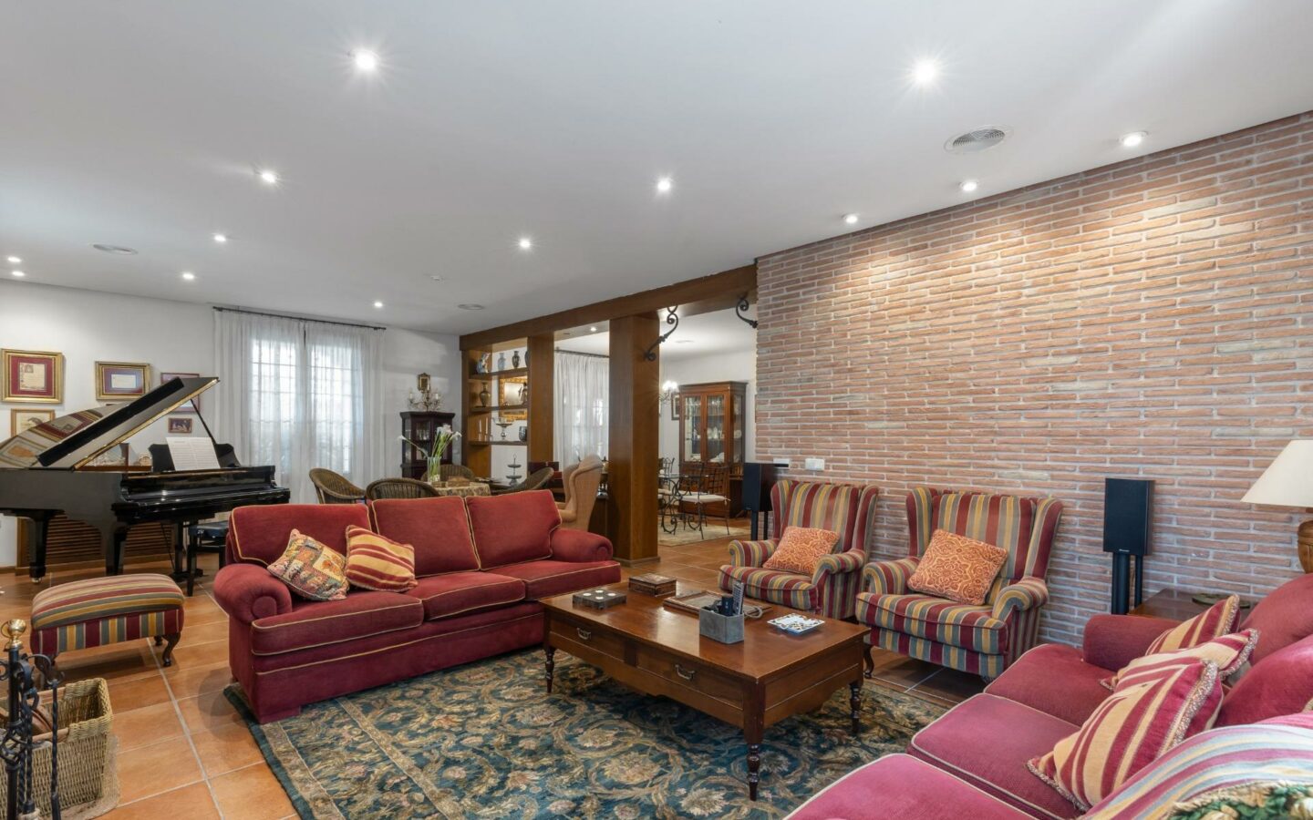 6-bedroom Villa In Torrevieja, Spain (720 M²)