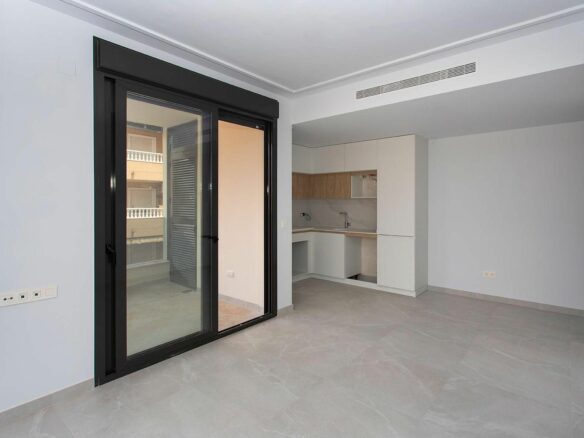 2-bedroom Apartment In Torrevieja, Spain (83 M²)
