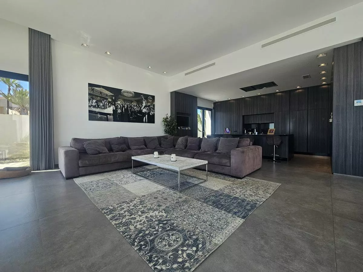Villa 479 M² In Cabo Roig, Spain – Mediter Real Estate