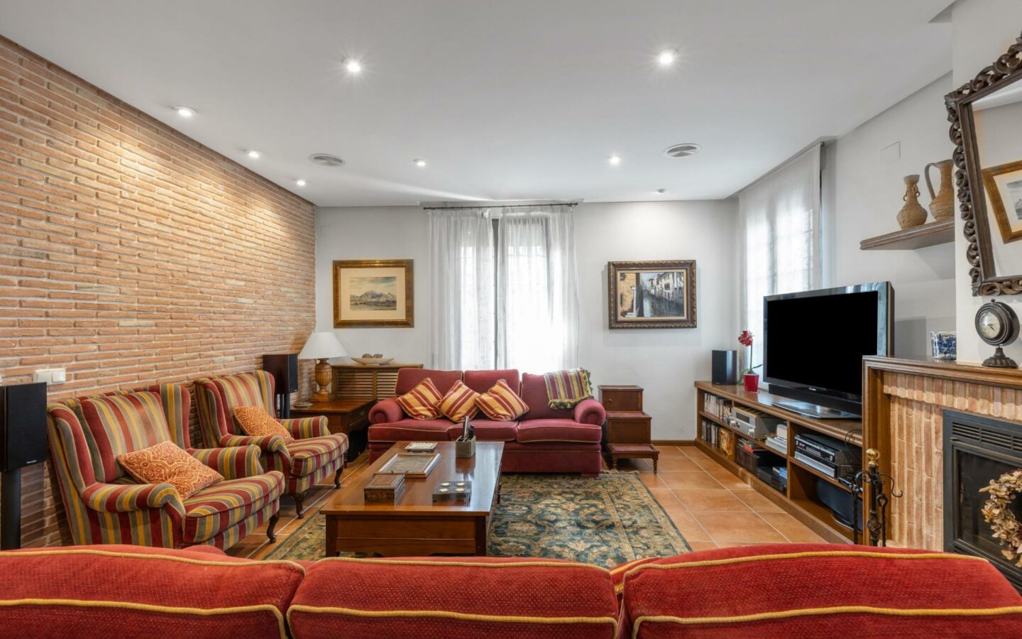 6-bedroom Villa In Torrevieja, Spain (720 M²)
