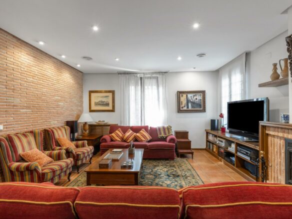 6-bedroom Villa In Torrevieja, Spain (720 M²)