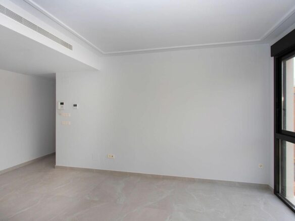 2-bedroom Apartment In Torrevieja, Spain (83 M²)