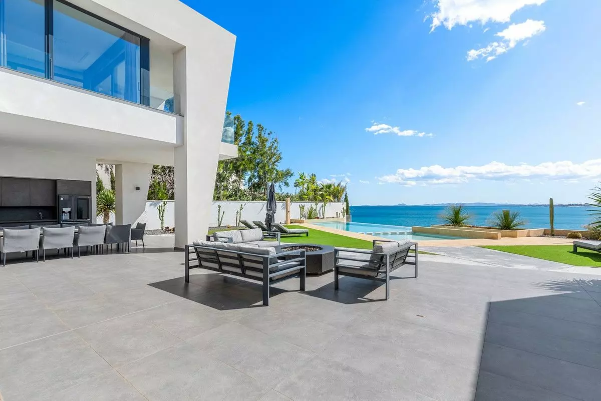 Villa 479 M² In Cabo Roig, Spain – Mediter Real Estate