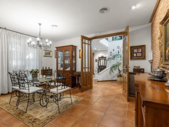 6-bedroom Villa In Torrevieja, Spain (720 M²)