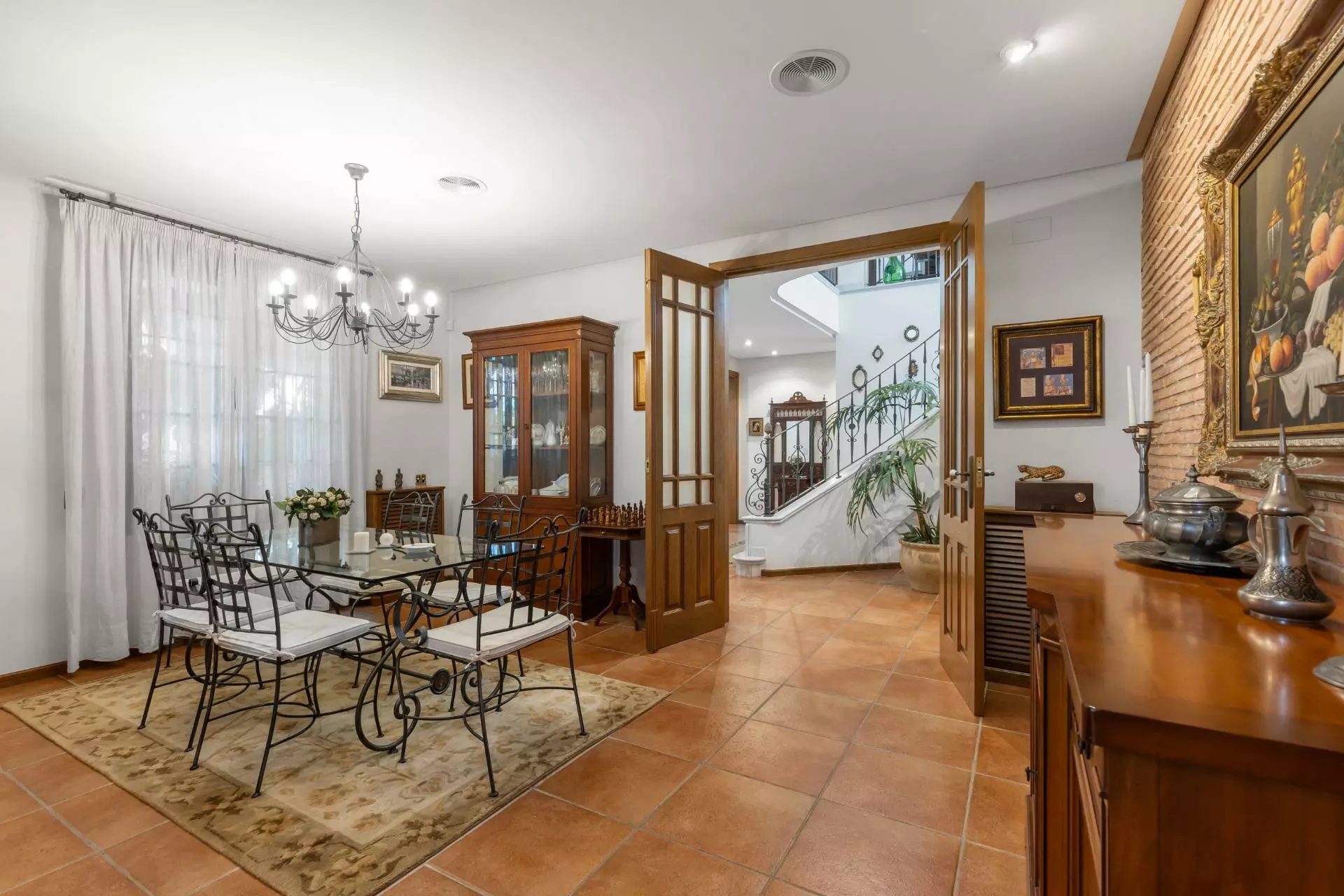 6-bedroom Villa In Torrevieja, Spain (720 M²)