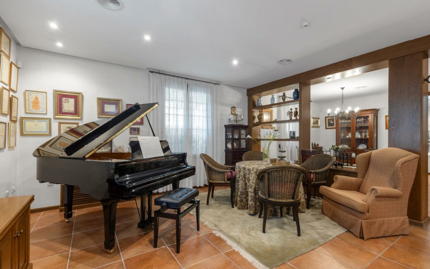 6-bedroom Villa In Torrevieja, Spain (720 M²)