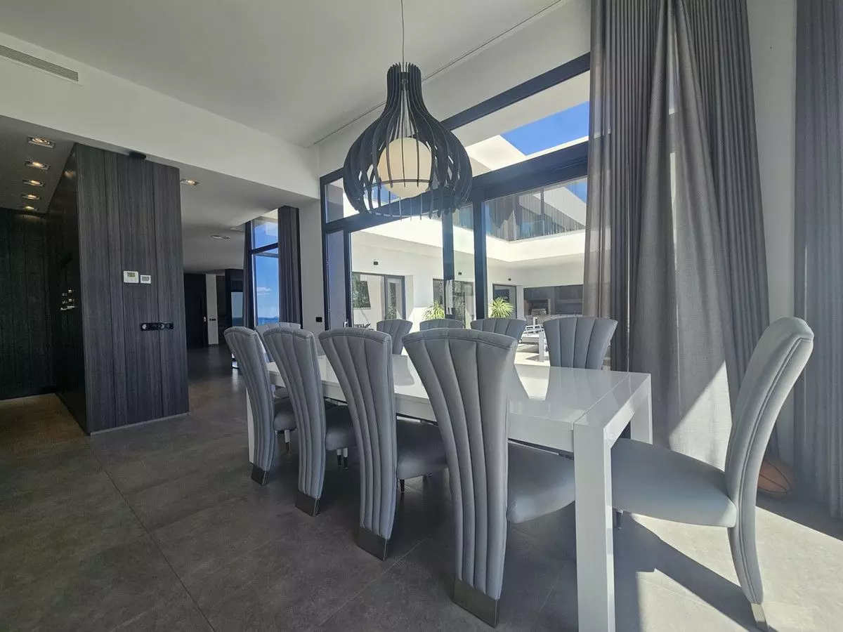 Villa 479 M² In Cabo Roig, Spain – Mediter Real Estate