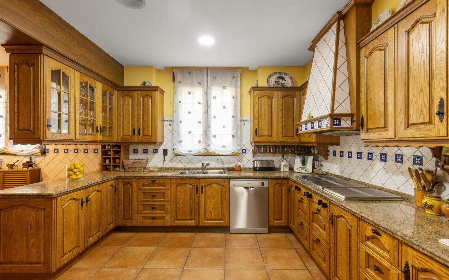 6-bedroom Villa In Torrevieja, Spain (720 M²)