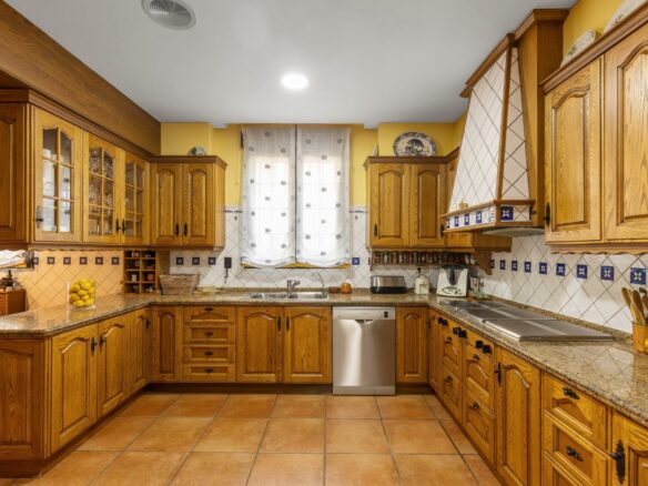 6-bedroom Villa In Torrevieja, Spain (720 M²)