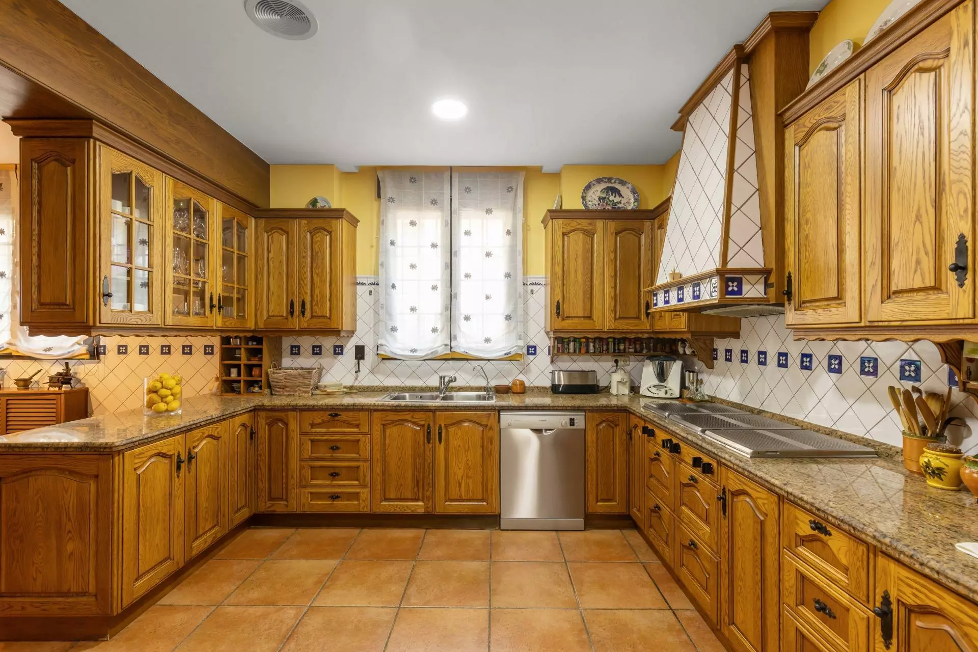 6-bedroom Villa In Torrevieja, Spain (720 M²)