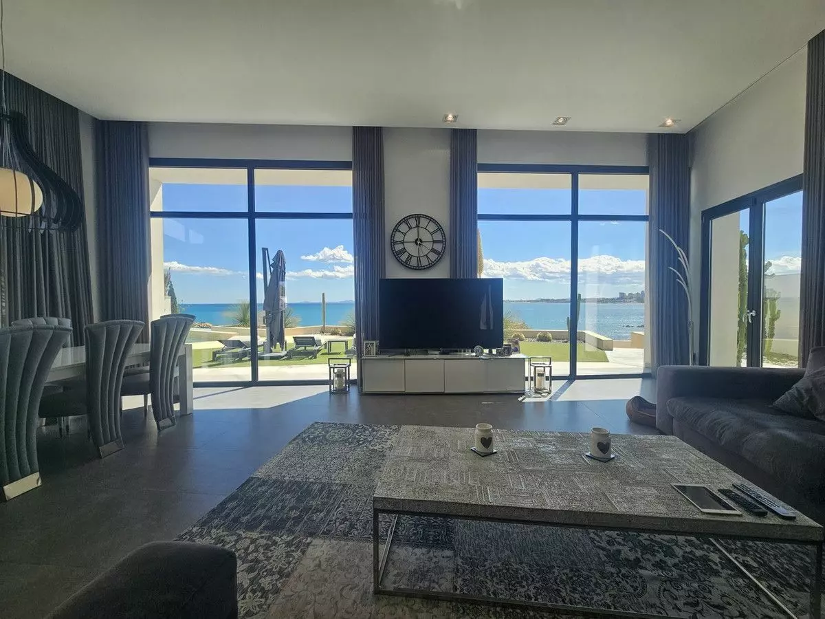 Villa 479 M² In Cabo Roig, Spain – Mediter Real Estate